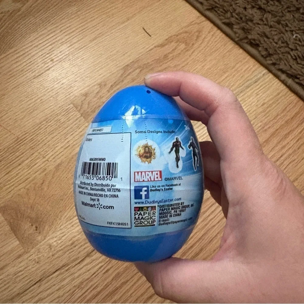 AVENGERS JUMBO PLASTIC EASTER EGG FILLED WITH 40 STICKERS NEW